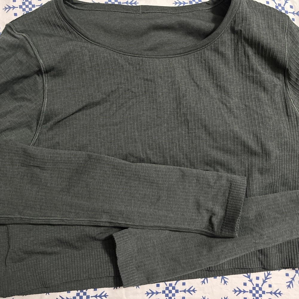 Lululemon Women's Ebb To Street Long Sleeve Crop Shirt Smoked Spruce Green. Sz-8