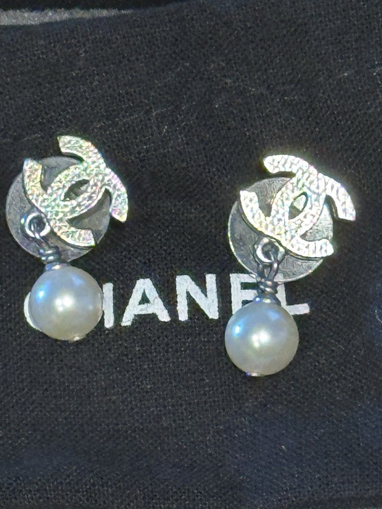chanel earrings cc