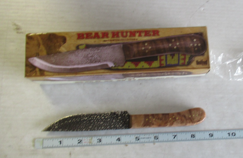 BEAR HUNTER KNIFE BY UNITED CUTLERY MIB