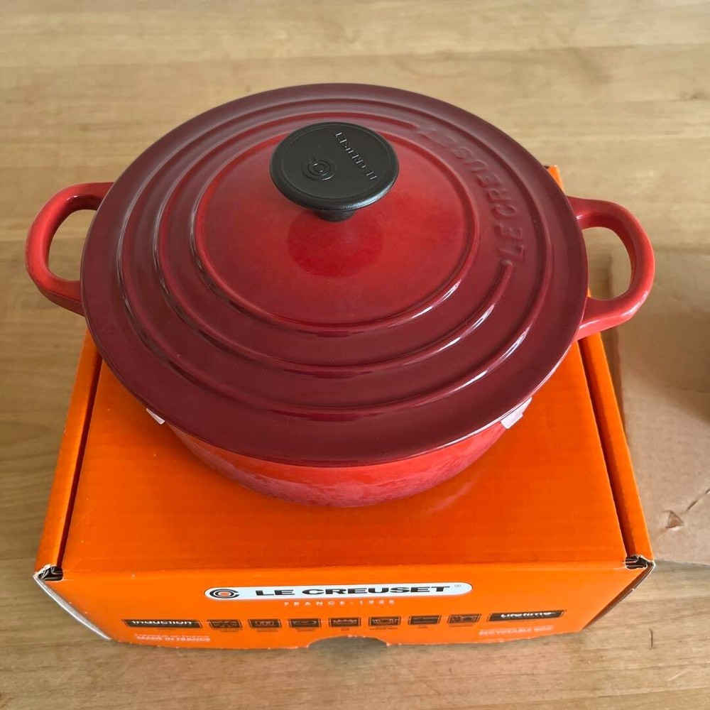 Le Creuset 20 cm Burgundy Cocotte Ronde Discontinued Color Unused with Box