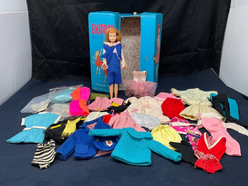 VTG 1964 Barbie’s Little Sister Skipper Doll Clothes & Carry Case Barbie