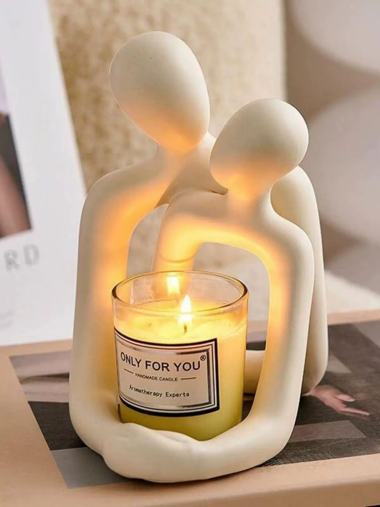 Heartwarming Loving Couple Resin Statue - A Timeless Modern Home Decor