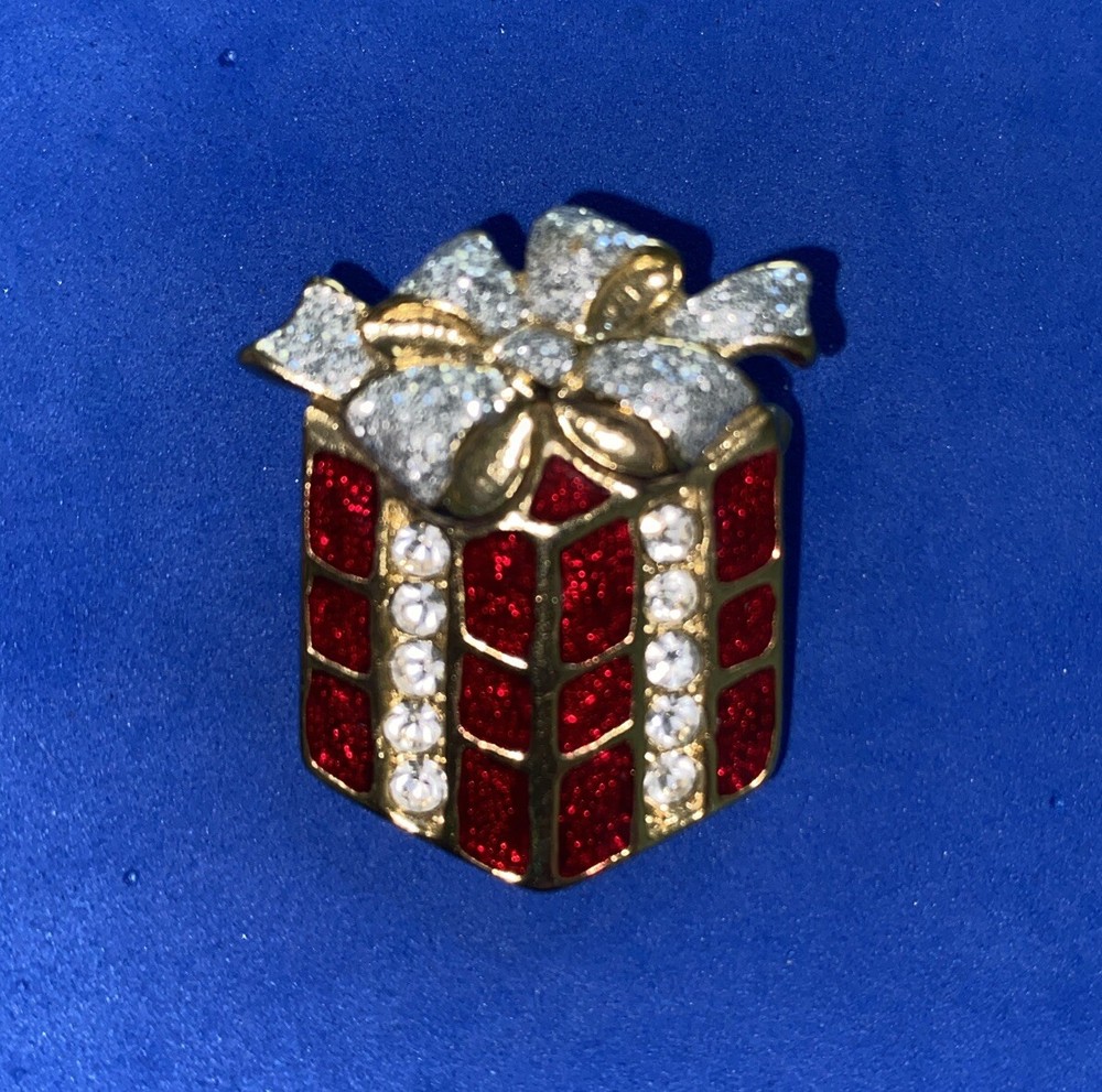 Vintage Beautiful ￼SFJ Gold Tone Gift Brooch With Crystals. 1”