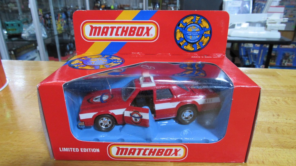 VINTAGE Matchbox Plymouth Fire Chief Car Super Kings K-78 White Rose MIB