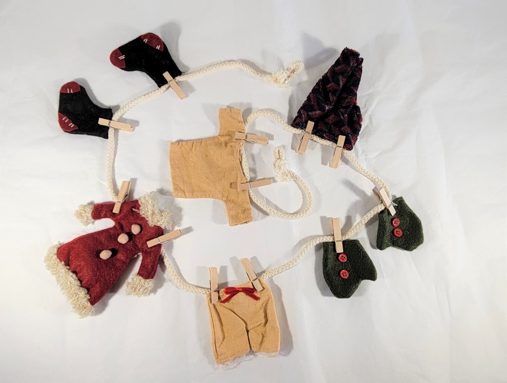 Seasonal Winter Clothes on Clothesline Fabric Garland Hanging Decor - 4 feet-image