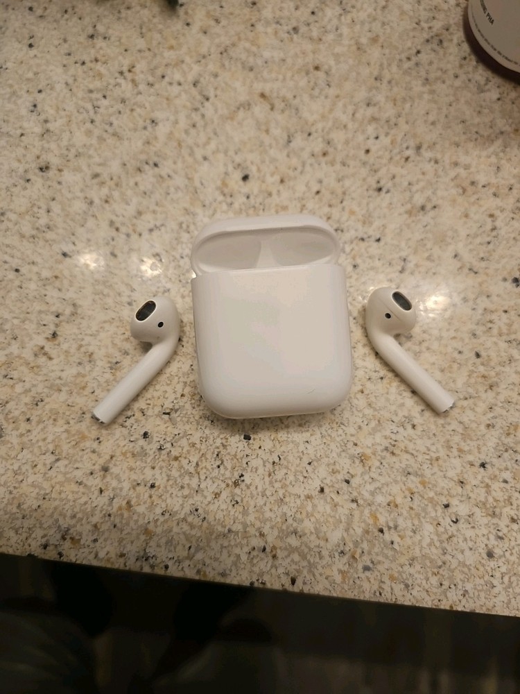 Apple AirPods 1st Gen A1523 with Charging Case