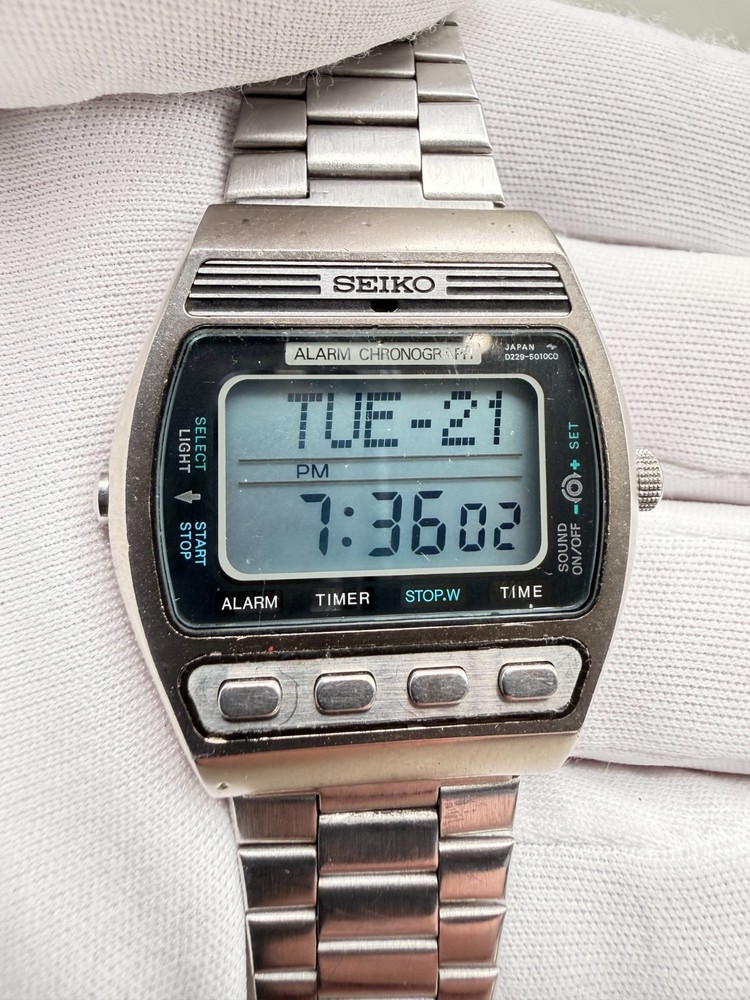 RARE Seiko D229-5010 Alarm Chronograph Vintage JDM Digital LCD Watch