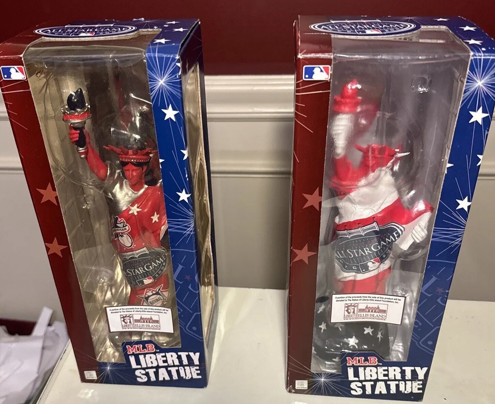 2 MLB Liberty Statue 2008 All Star Game of NY Stadium, National League Statue