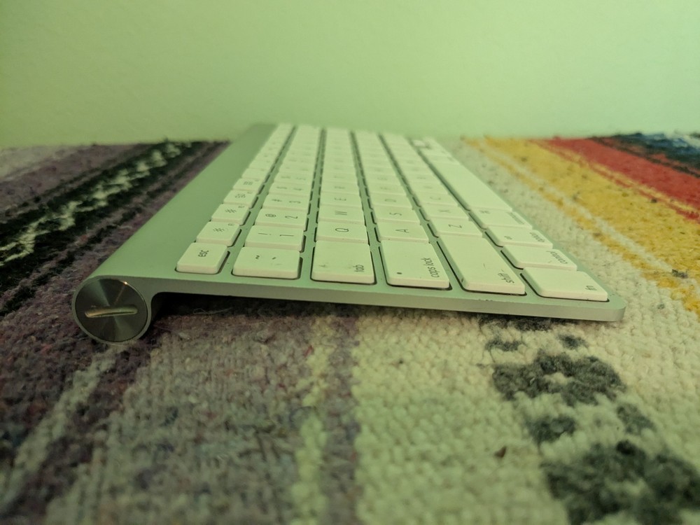 Apple A1314 Wireless Keyboard for Mac & iPad