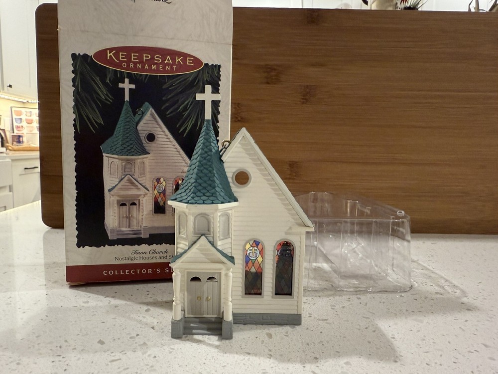 Hallmark Keepsake Ornament Town Church Nostalgic Houses & Shops 1995 Open Box