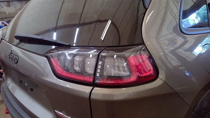 Passenger Tail Light Quarter Panel Mounted LED Fits 19-20 CHEROKEE 6083040