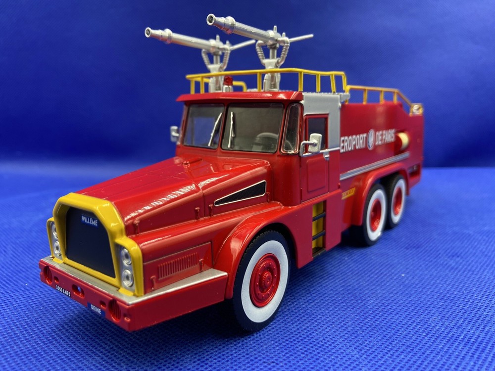 IXO Hachette Willeme VMA Sides Paris Airport Fire Engine Model Scale 1:43 / MIB