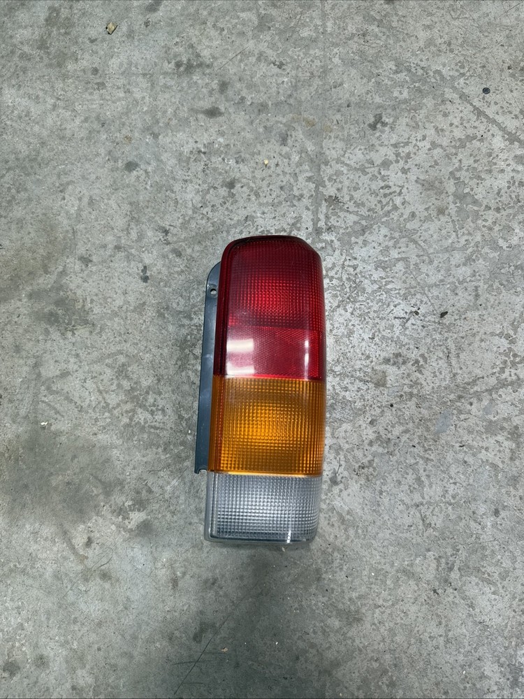 Jeep Cherokee XJ 97-01 OEM Passenger Right Tail Light Taillight 55155608 (M00)