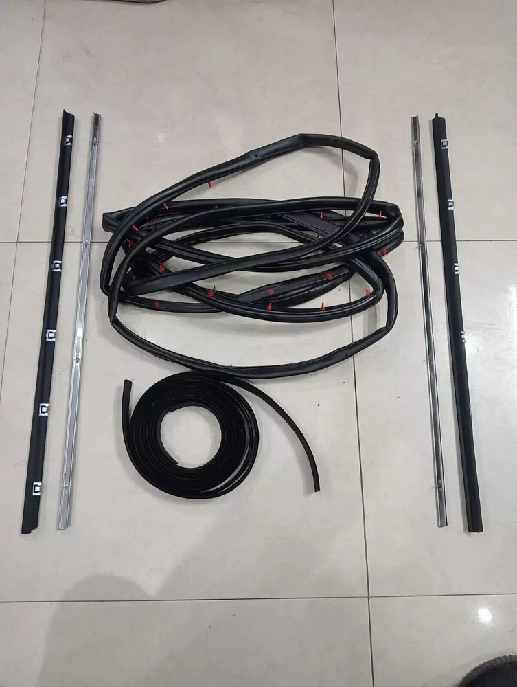 OEM Suzuki Samurai '80-'95 Door & Glass Seal Kit Driver & Passenger Side