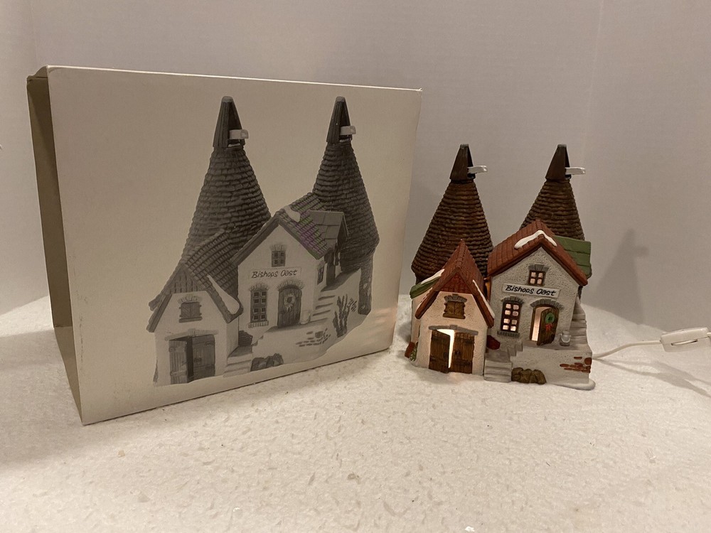 Dickens Village Bishops Oast House #5567-0 with Box and Light