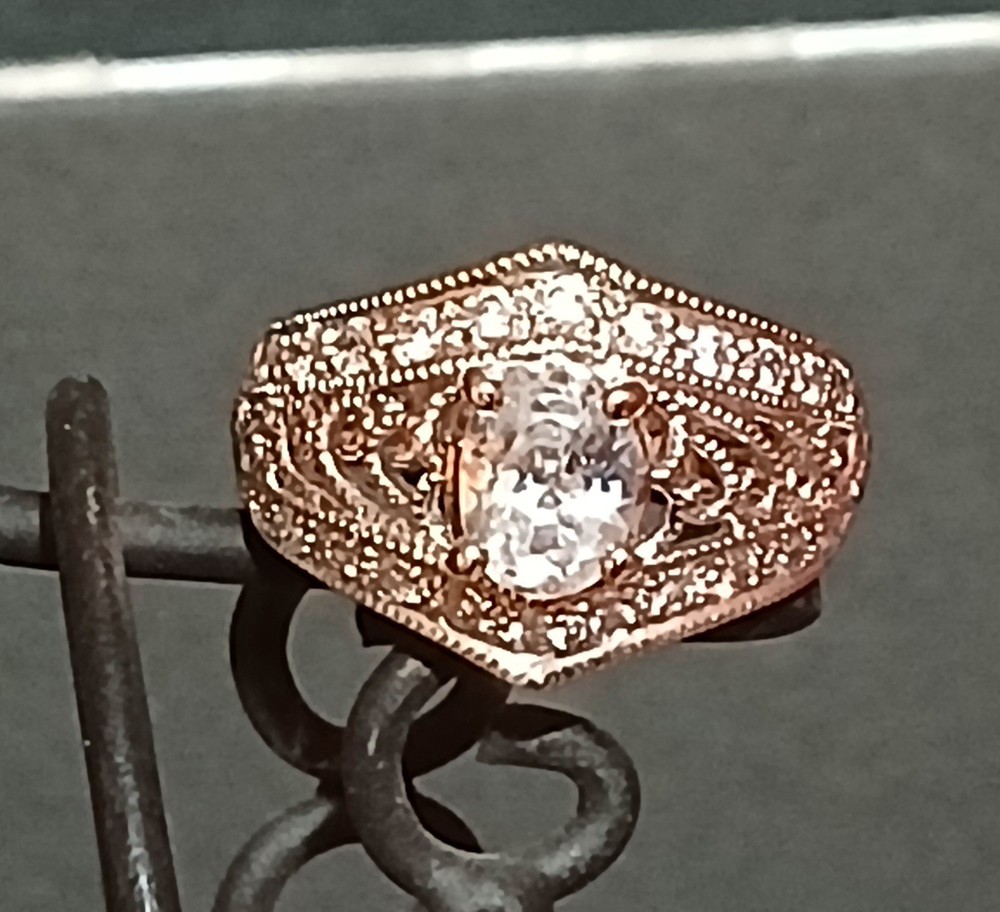 Avon Cutout Design Ring Size 7