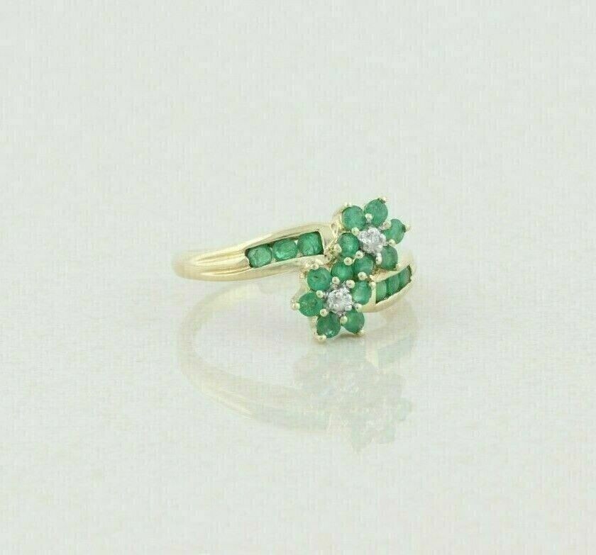 2Ct Round Cut Simulated Emerald Flower Shape Wedding Ring 14K Yellow Gold Plated