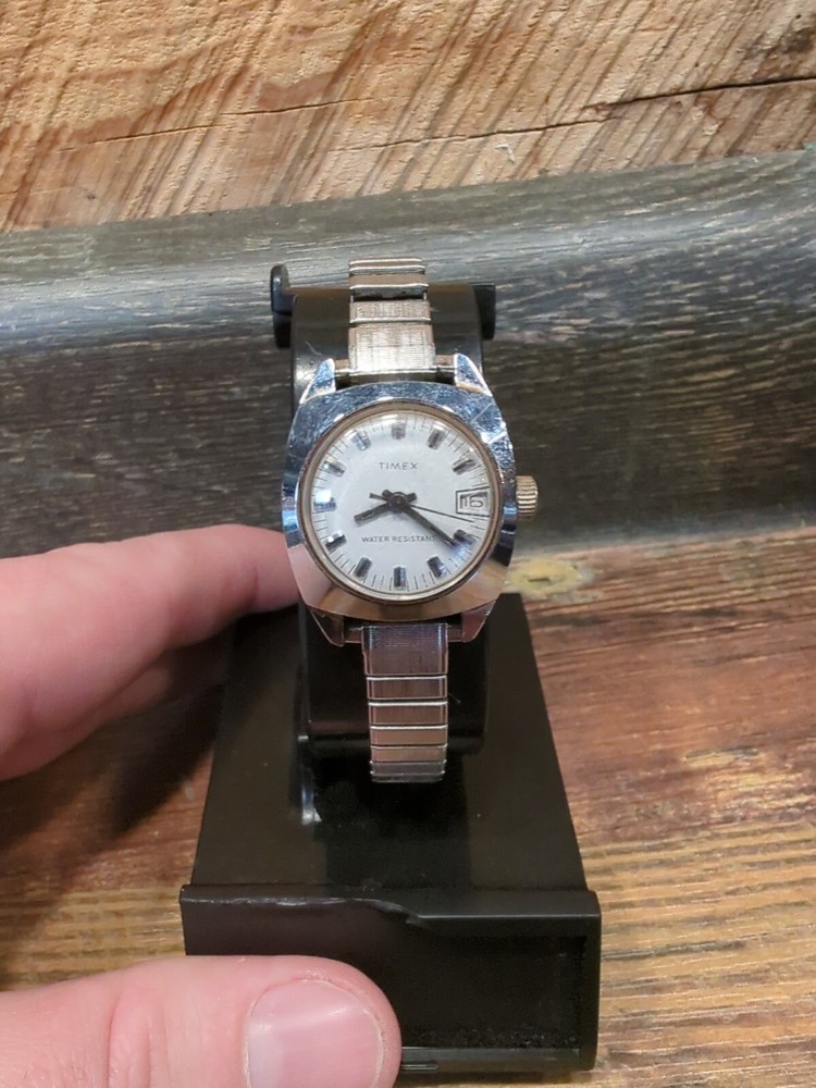 Vintage Timex Sportster Women's Wind-Up Watch with Date & Stretch Band