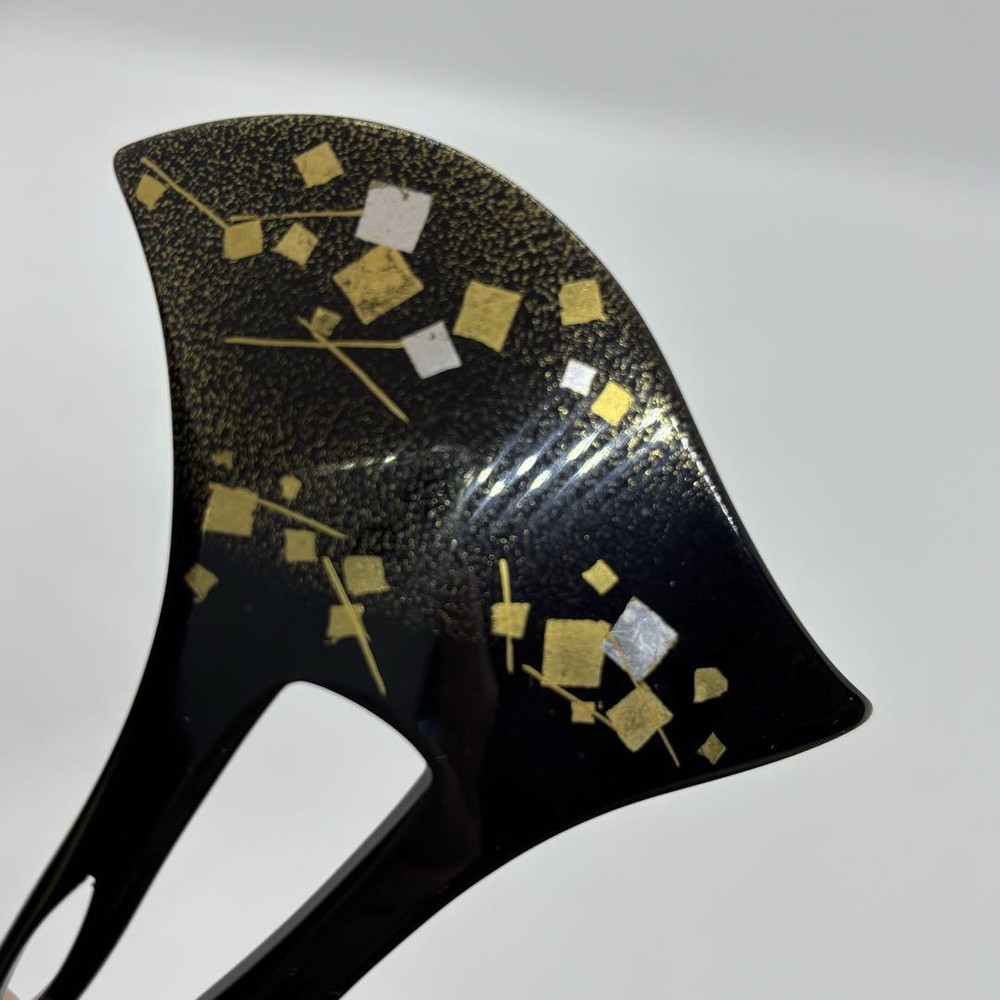 Koudo Tortoiseshell Black Bee Hairpin - Elegant Gold Leaf Wedding Accessory