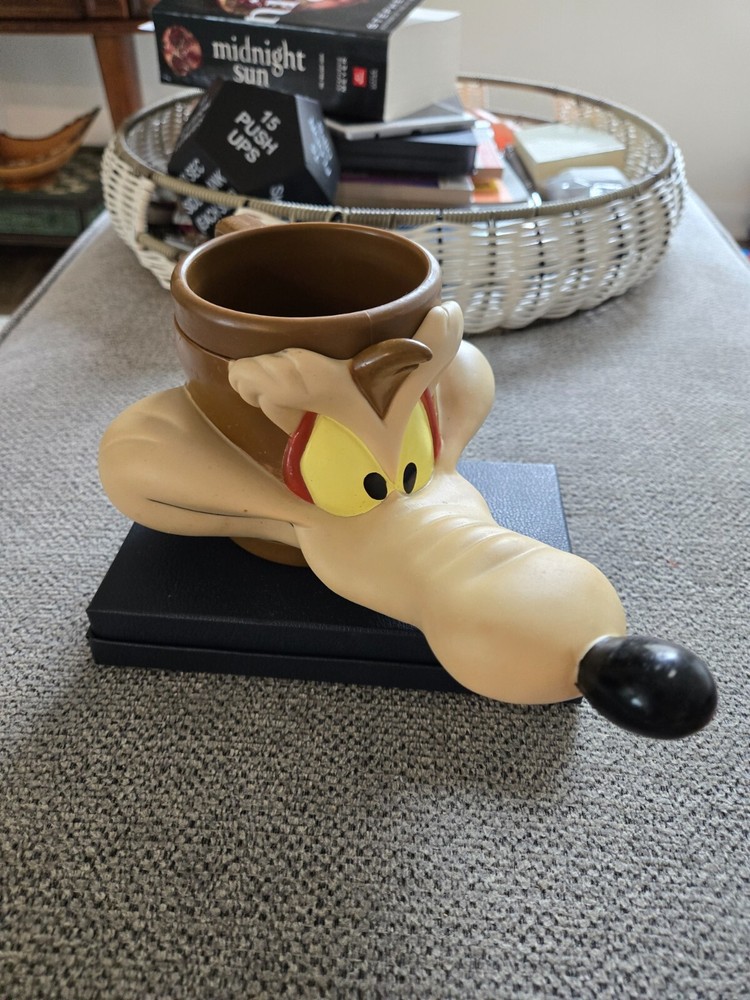 Vintage Looney Tunes Wile E Coyote 3D Coffee Mug Holder