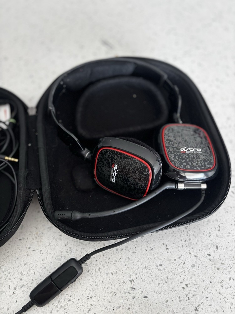 Astro A30 Ear-Cup (Over the Ear) Headsets - Black (939001985)