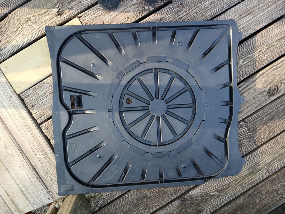 Mercedes Benz W-124 Wheel Well Cover