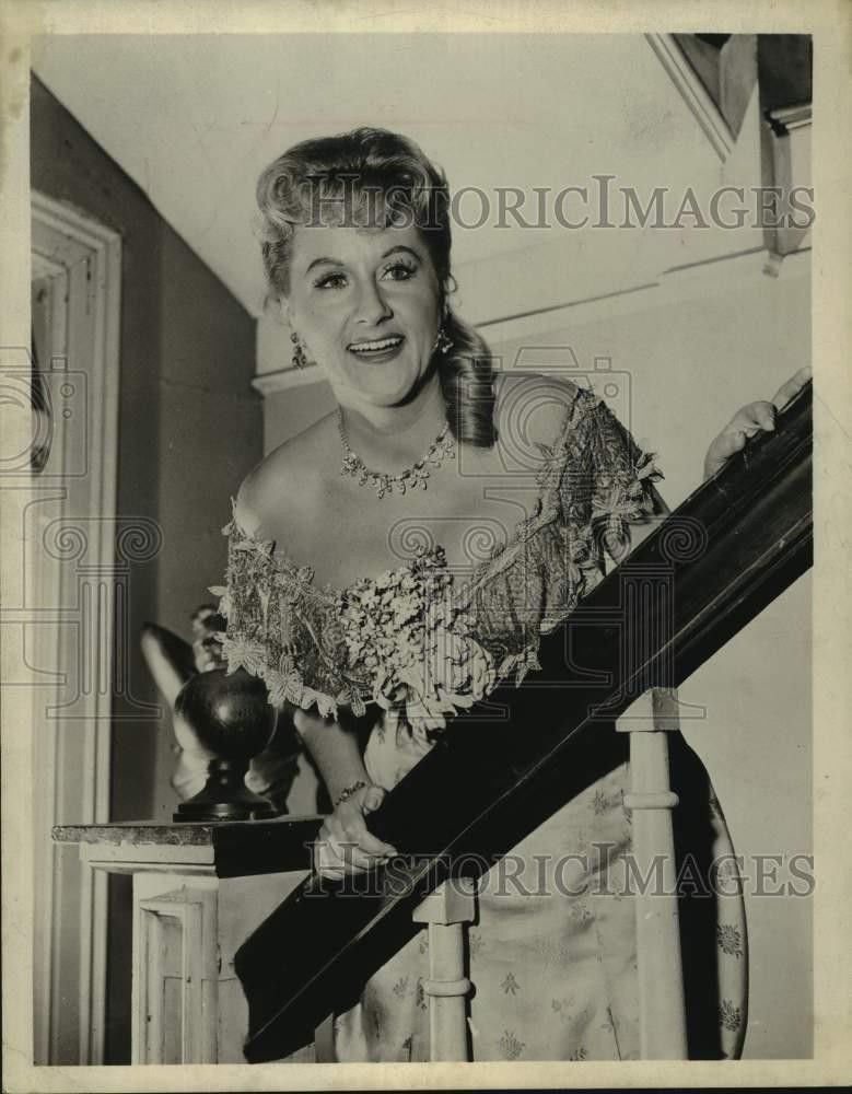 1960 Press Photo Singer Margaret Whiting on Staircase in Gown - sap58437