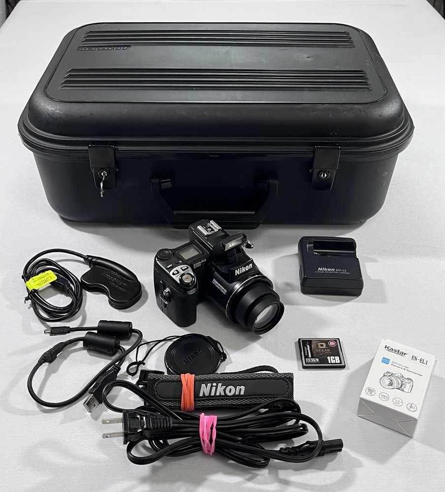 Nikon CoolPix 5700 Digital Camera E5700 5.0MP - Black - With Hard Shell Case