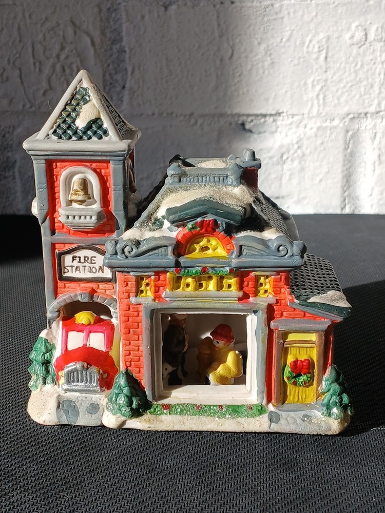 Cobblestone Corners Christmas Village 2003 Fire Station