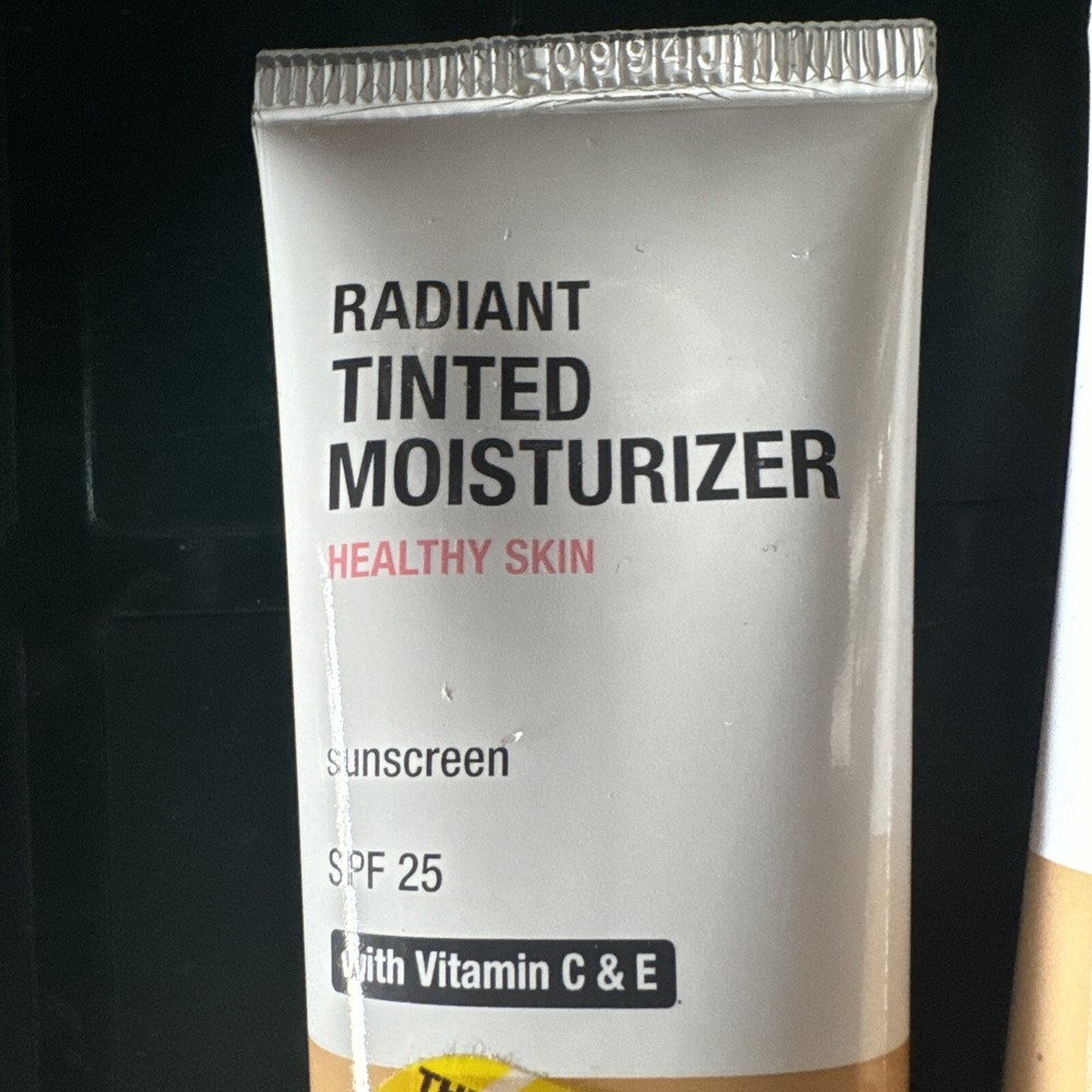 Neutrogena Radiant Tinted Moisturizer SPF 20 Sheer Fair 2 Pack New