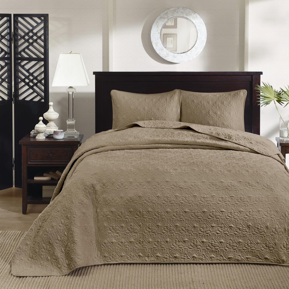 Quebec Reversible All-Season Quilt Set with Damask Design & Double Stitching  