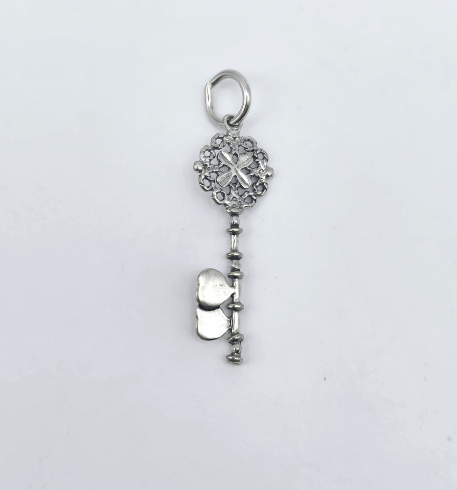 Vintage Sterling Silver Antique Skeleton Key Heart Charm Pendant - 1.0g