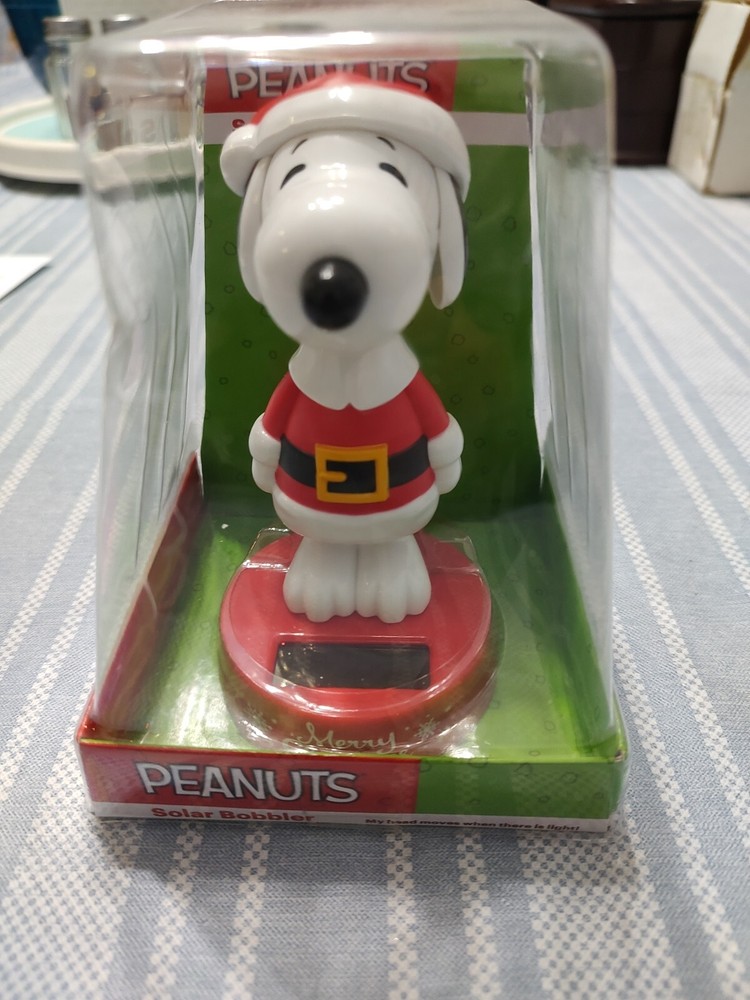 Peanuts Snoopy Christmas Holiday Santa Solar Bobbler Bobble Head Gift New