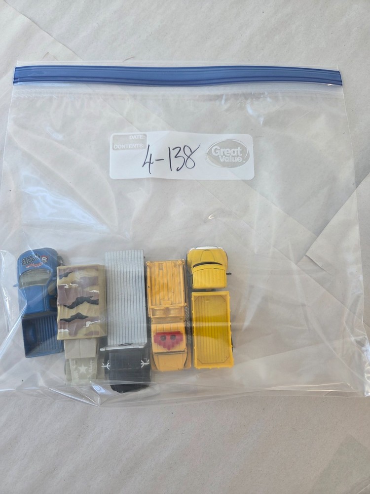 Grab Bag Lot #4-138 HO Scale Cars 5 Pieces
