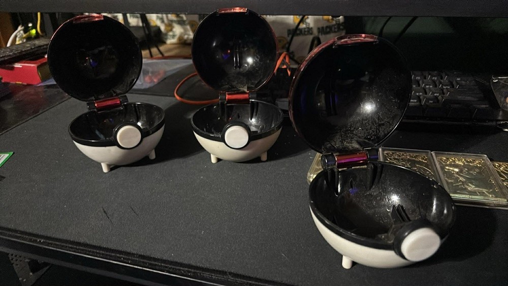 Pokémon Burger King 1999 Gold Cards with Poké Ball Containers