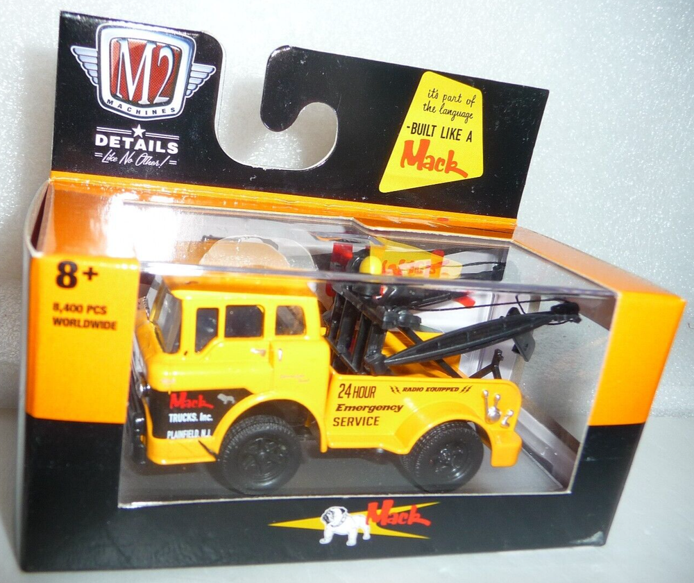 M2 Machines 1957 Mack Model Tow Truck 1:64 Diecast