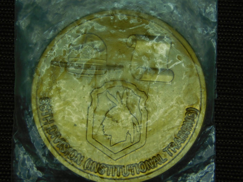 VINTAGE MILITARY 98th DIVISION INSTITUTIONAL TRAINING CHALLENGE COIN NEW