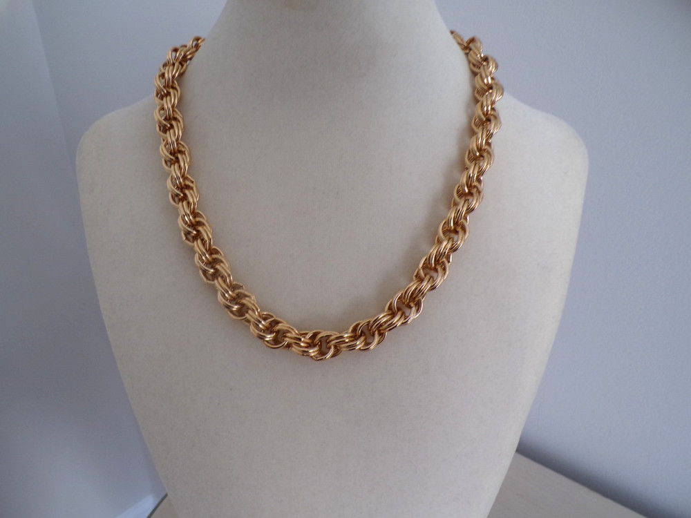 Vintage Avon Chunky Gold Tone Chain Necklace Toggle Clasp 18