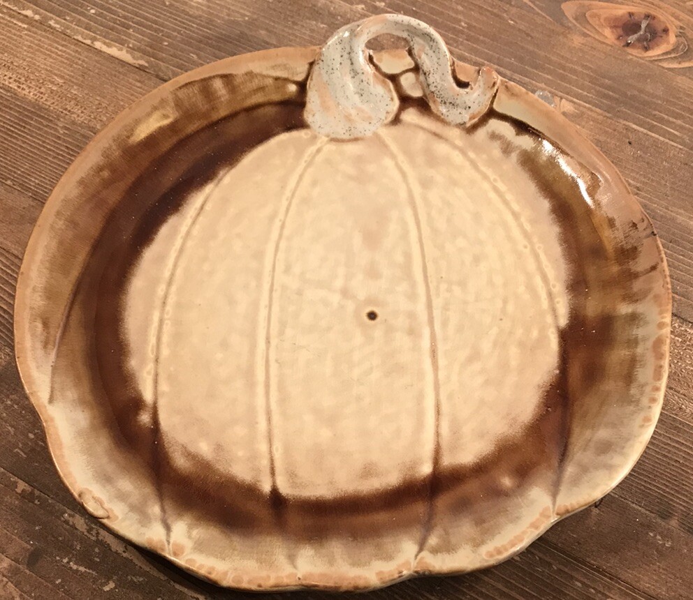 Creative Co-Op 9-Inch Round Stoneware Pumpkin Plate in 2 Colors