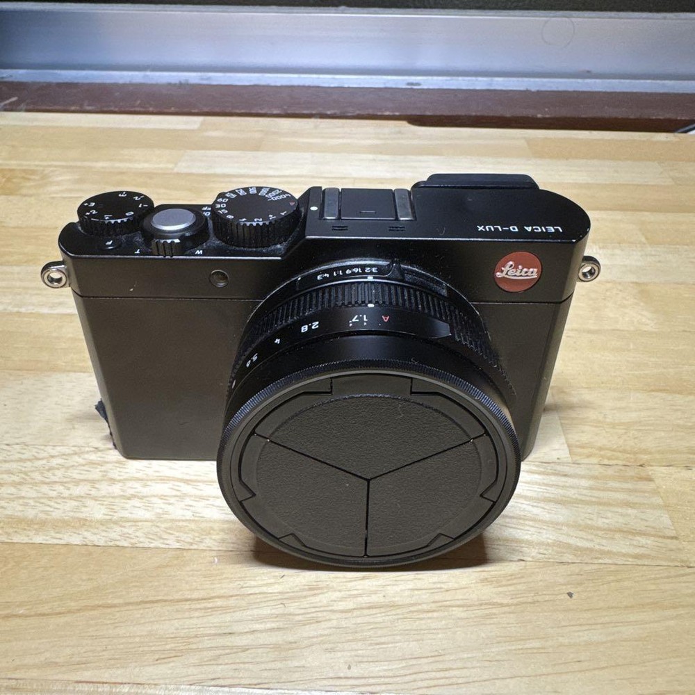 Leica D Lux 109 Black Compact Digital Camera with Premium Features