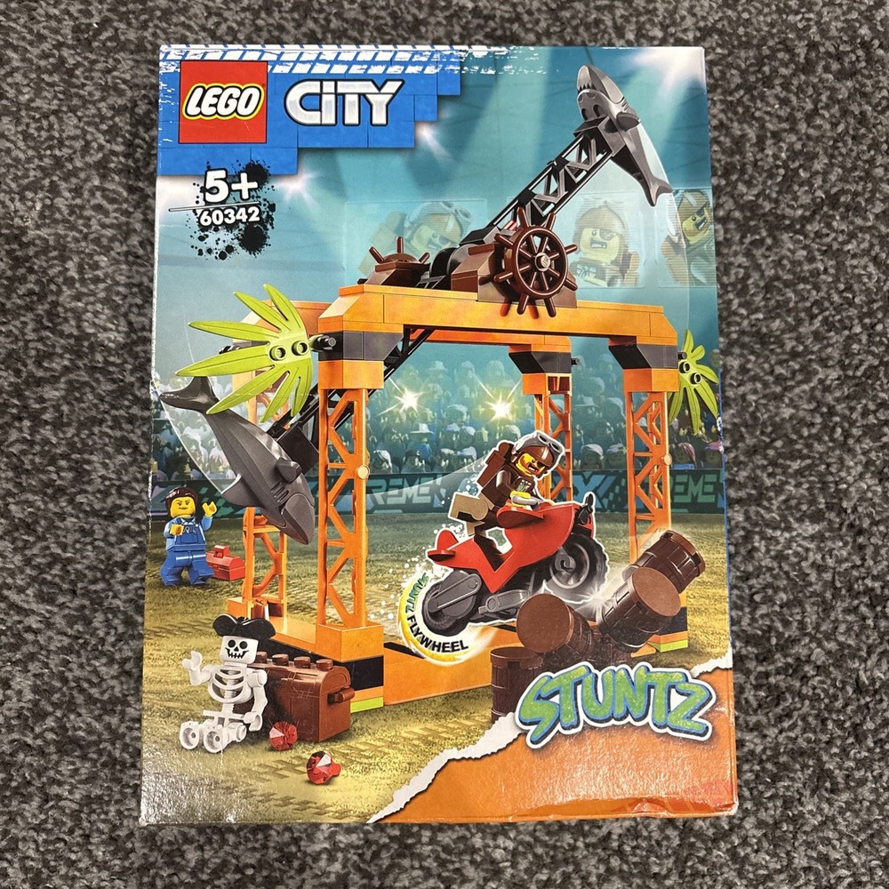 LEGO CITY: The Shark Attack Stunt Challenge (60342)