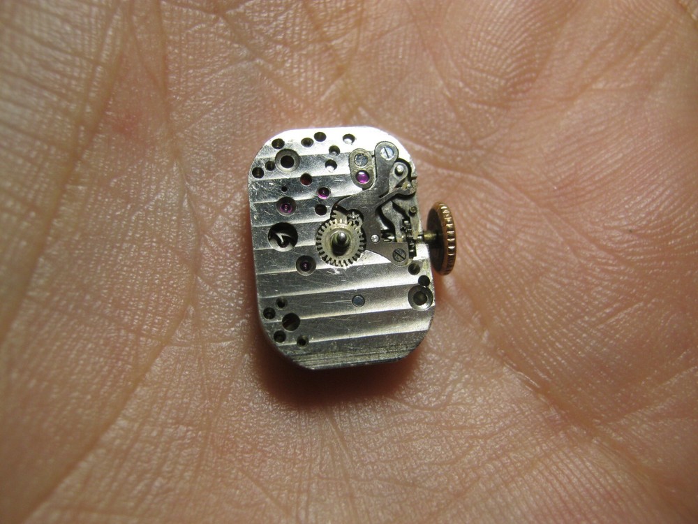 Universal Geneve Manual wind Movement caliber 219. To be restored or parts