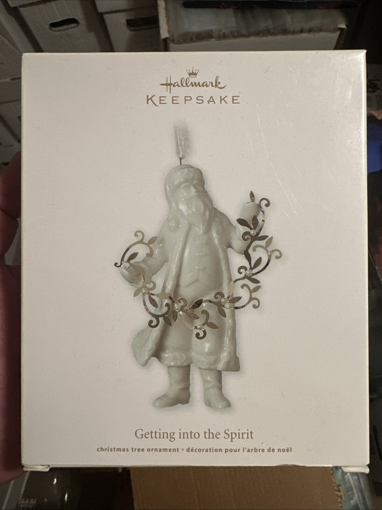 2011 Getting Into The Spirit Hallmark Ornament QXG3587