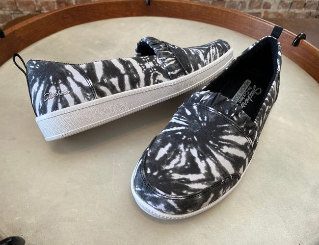 Skechers Black Tie-Dye Ruffle Slip-On Sneakers Size 8 Madison Ave Style