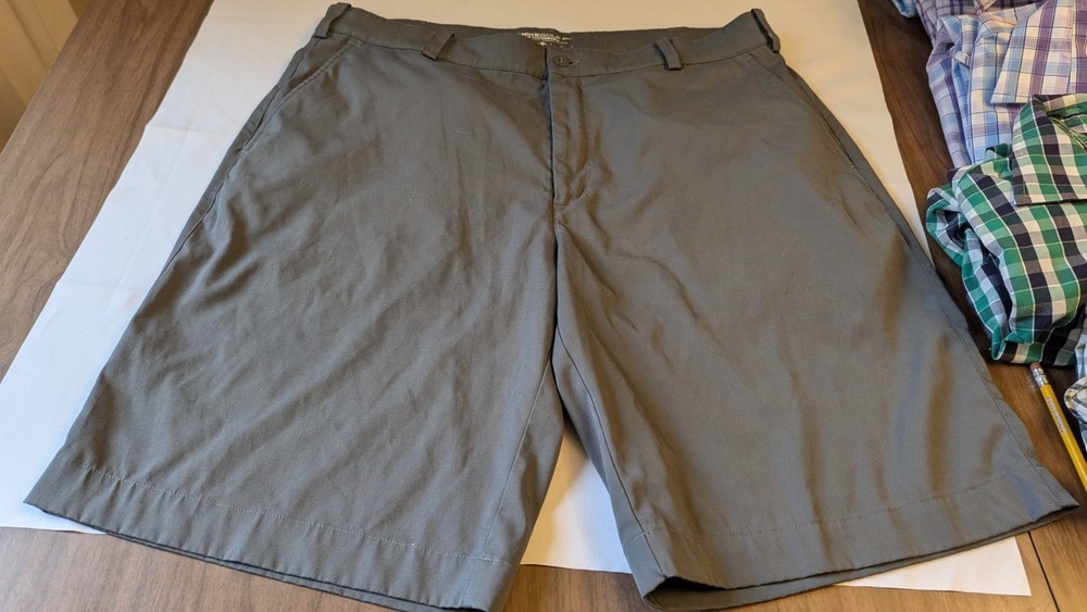 Men's NIKE Tour Performance Gray Dri-Fit Shorts Size 36