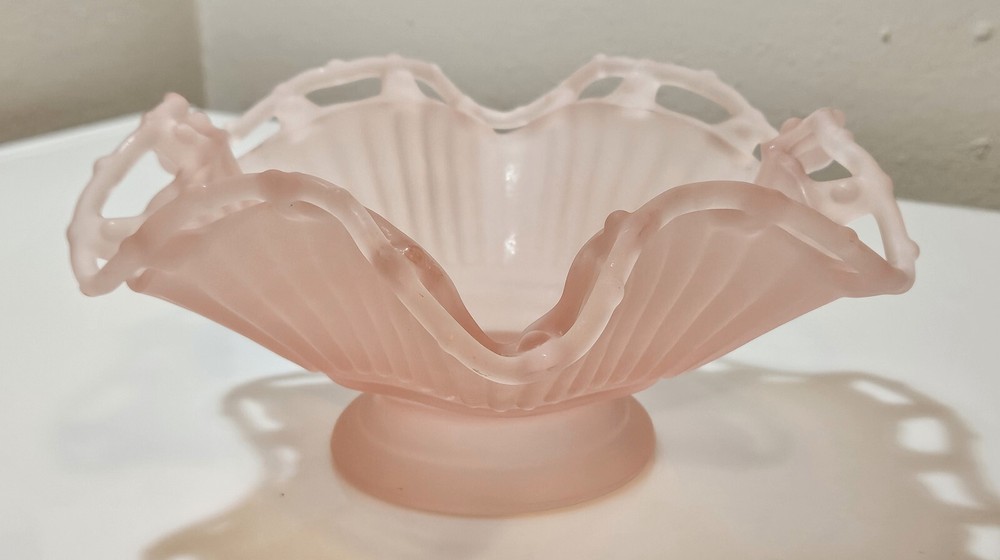 VTG Westmoreland Pink Frosted Glass Lace Ruffle Bowl WAS $19.99 #494