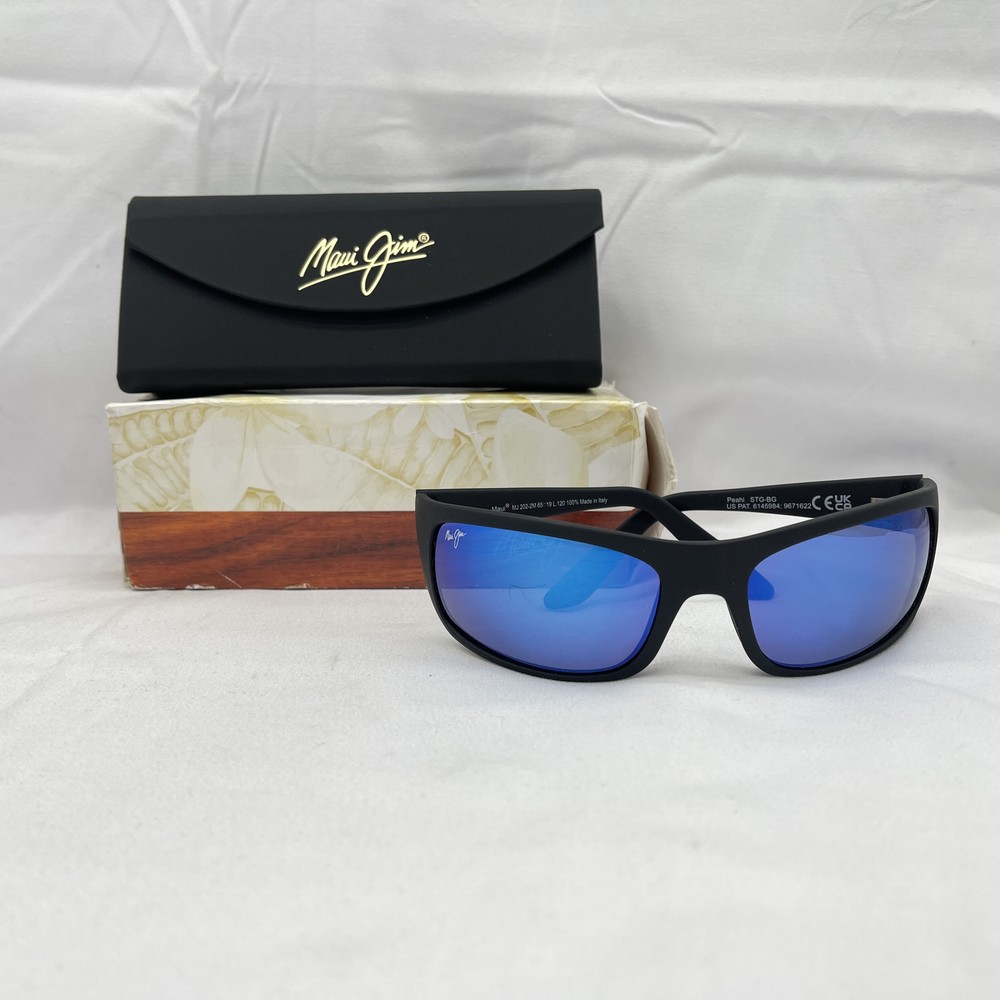 Maui Jim Peahi Polarized Sunglasses for Men MJ202-2M Black Wrap Frame