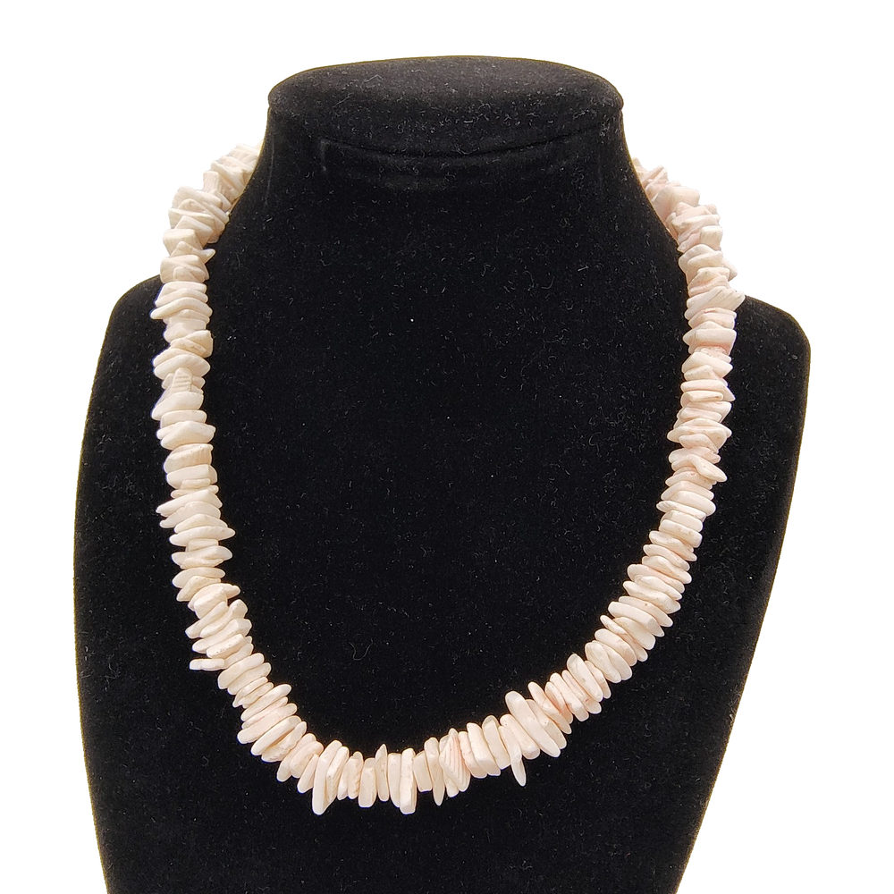 Puka Shell Chip Necklace Slight Pink Tint 90s Y2K Hawaiian Beach Surfer Style