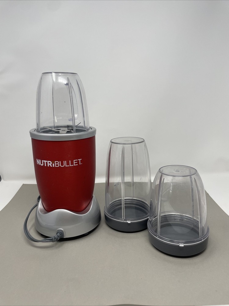 Nutribullet 600 Watt Red Personal Blender Model NB-101B 1 Blade 3 Cups  2 Lids