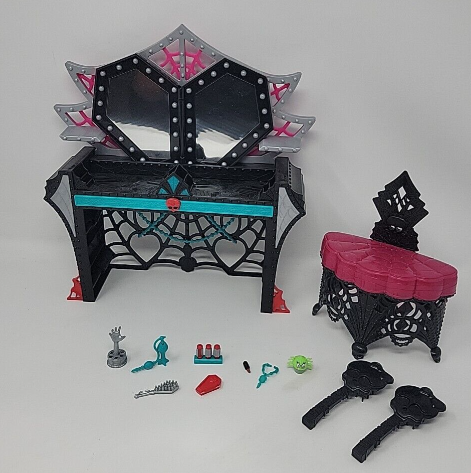 Monster High - Frights, Camera Action Vanity & Accessories Playset - Mattel 2013